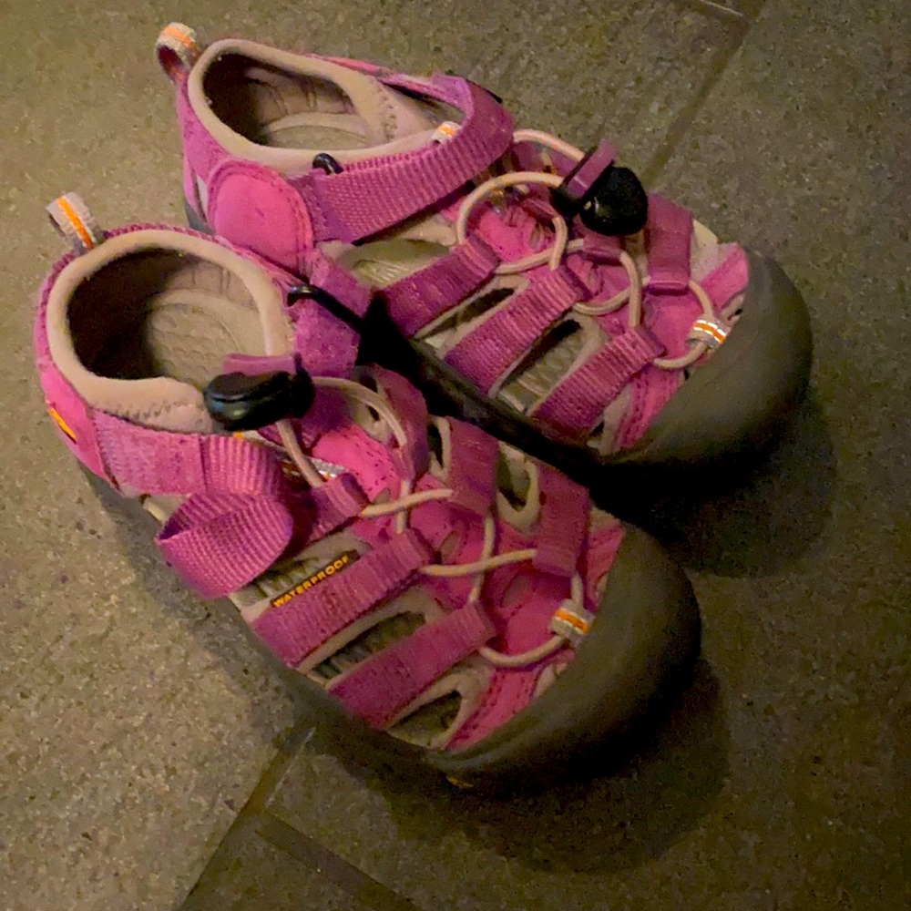 Girls keen shoes